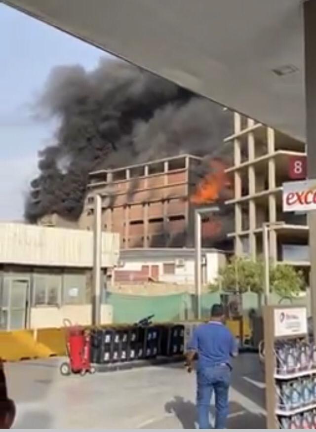 حريق هائل بالقرب من مبنى السلاب للسيراميك
