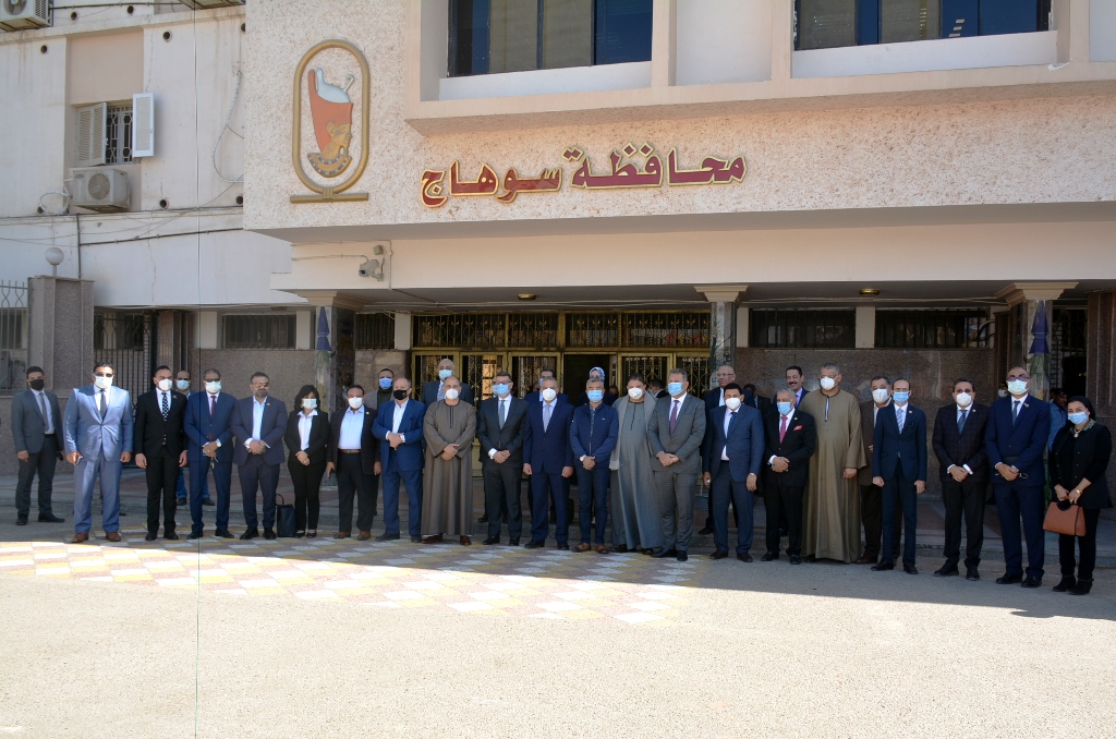محافظ سوهاج يلتقي وفدا برلمانيا من لجنتي حقوق الإنسان والإسكان