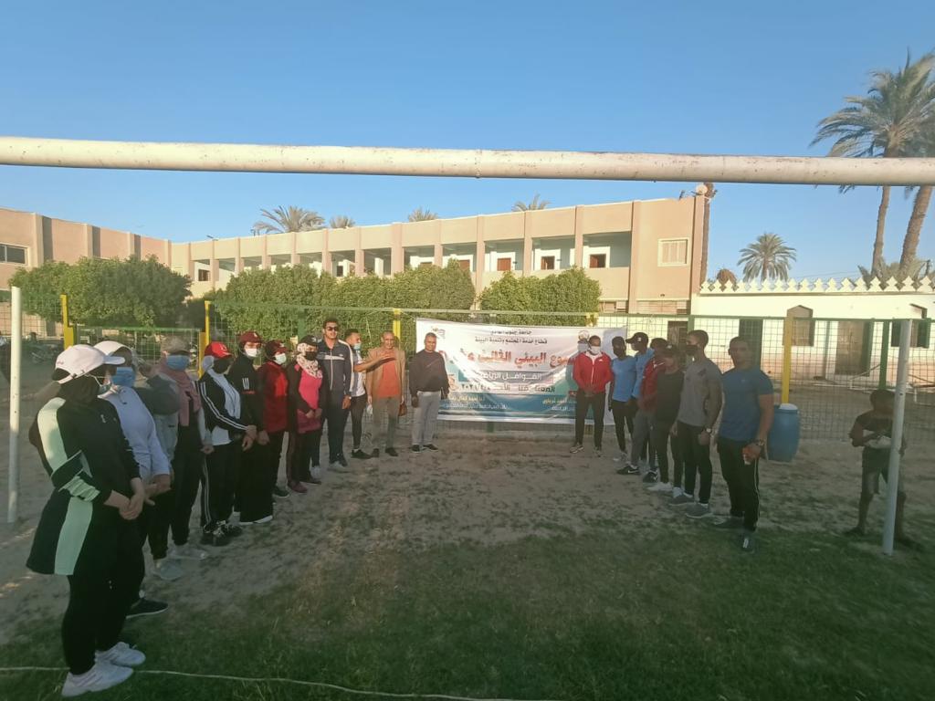 جامعة جنوب الوادى تنظم قافلة رياضية لمركز شباب المعنا