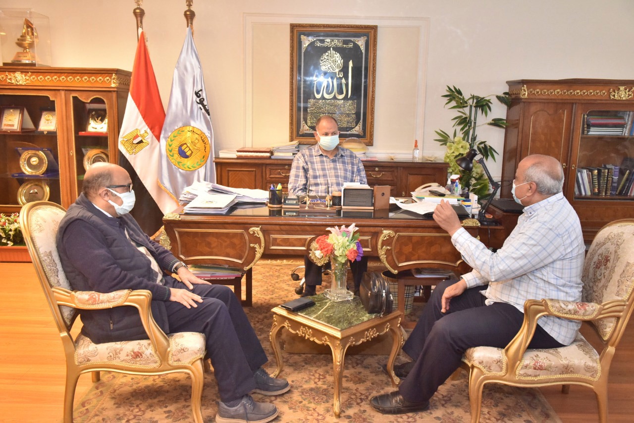 محافظ أسيوط يناقش الموقف التنفيذي للوحدات الصحية الجاري تنفيذها ضمن مبادرة حياة كريمة وتطوير الريف المصري