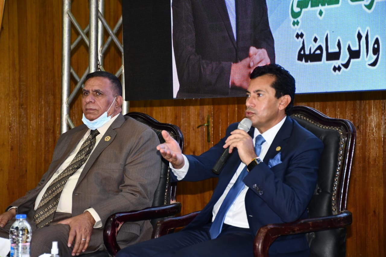 وزير الشباب والرياضة يلتقي شباب العمال لمناقشة الإستراتيجية الوطنية للشباب والنشء
