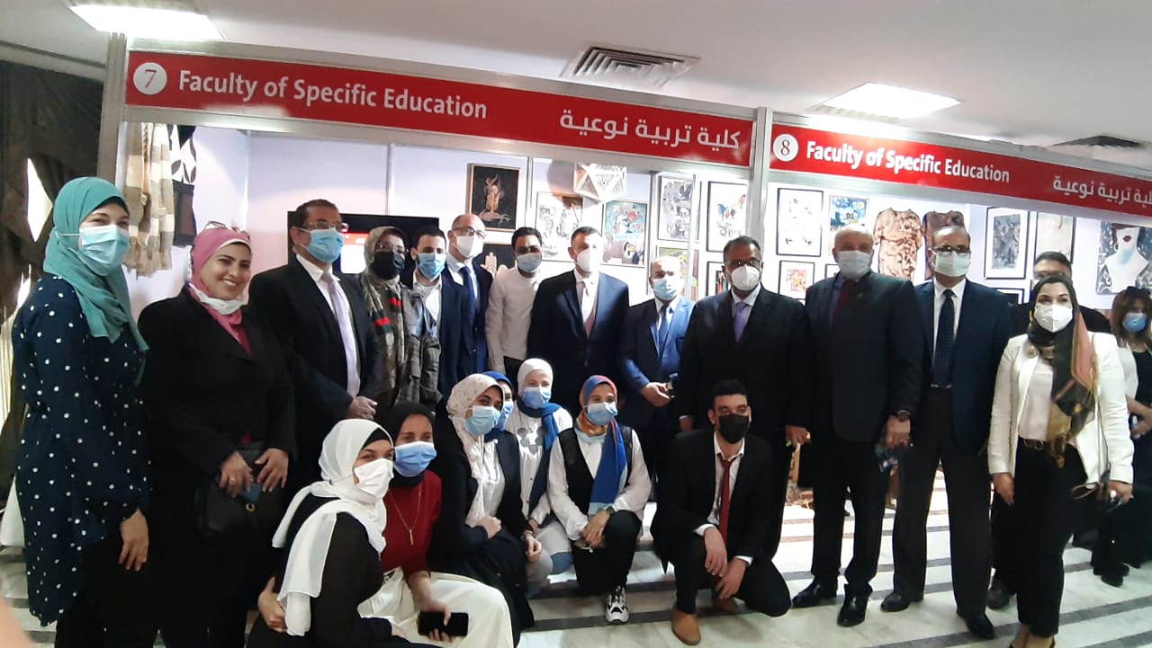 رئيس و نواب رئيس جامعة عين شمس يشهدون الجلسة الافتتاحية للمؤتمر العلمي التاسع " جامعات الجيل الرابع بين الواقع و الطموحات"