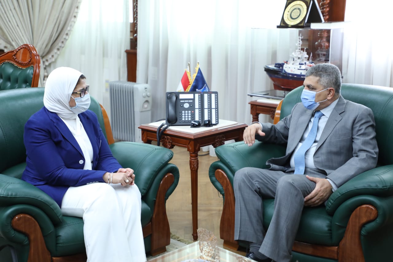 وزيرة الصحة تشهد تطعيم المرشدين بقناة السويس بلقاح فيروس كورونا