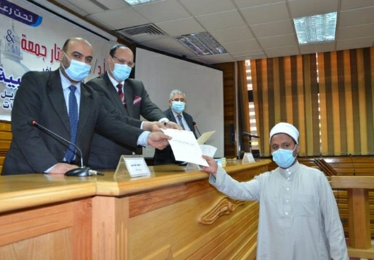 تكريم الأئمة المشاركين في دورة "الإرشاد النفسي وعلم الاجتماع" بجامعة القاهرة