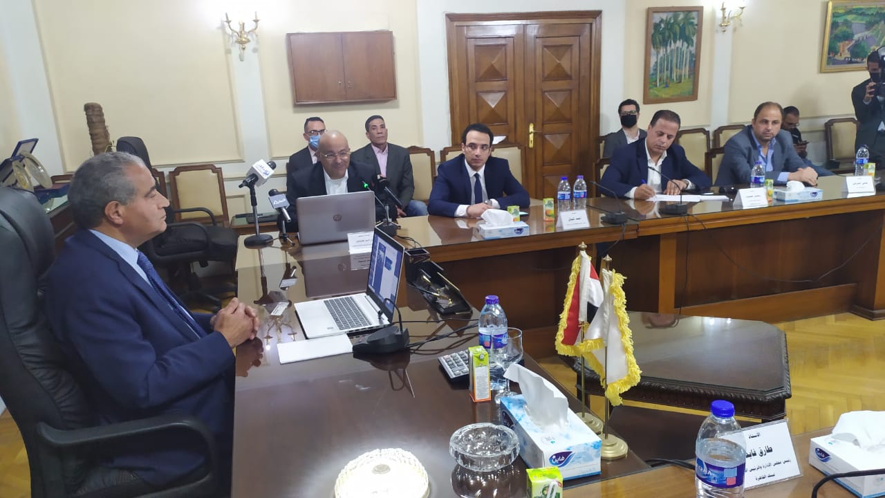 وزير التموين يفتتح أول مكتب للسجل التجاري بالبنوك المصرية باحد فروع بنك القاهرة