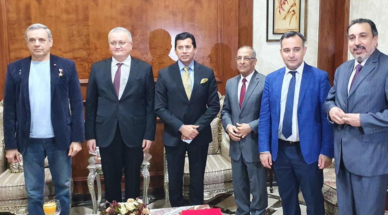 بعد عام ونصف فى الفضاء كورنيينكو يحقق حلمه فى مصر