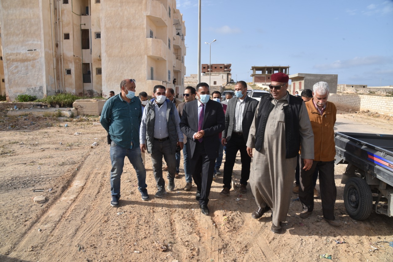 محافظ مطروح يتفقد المشروع السكنى تبنى بيتك ١و٢ بشارع علم الروم