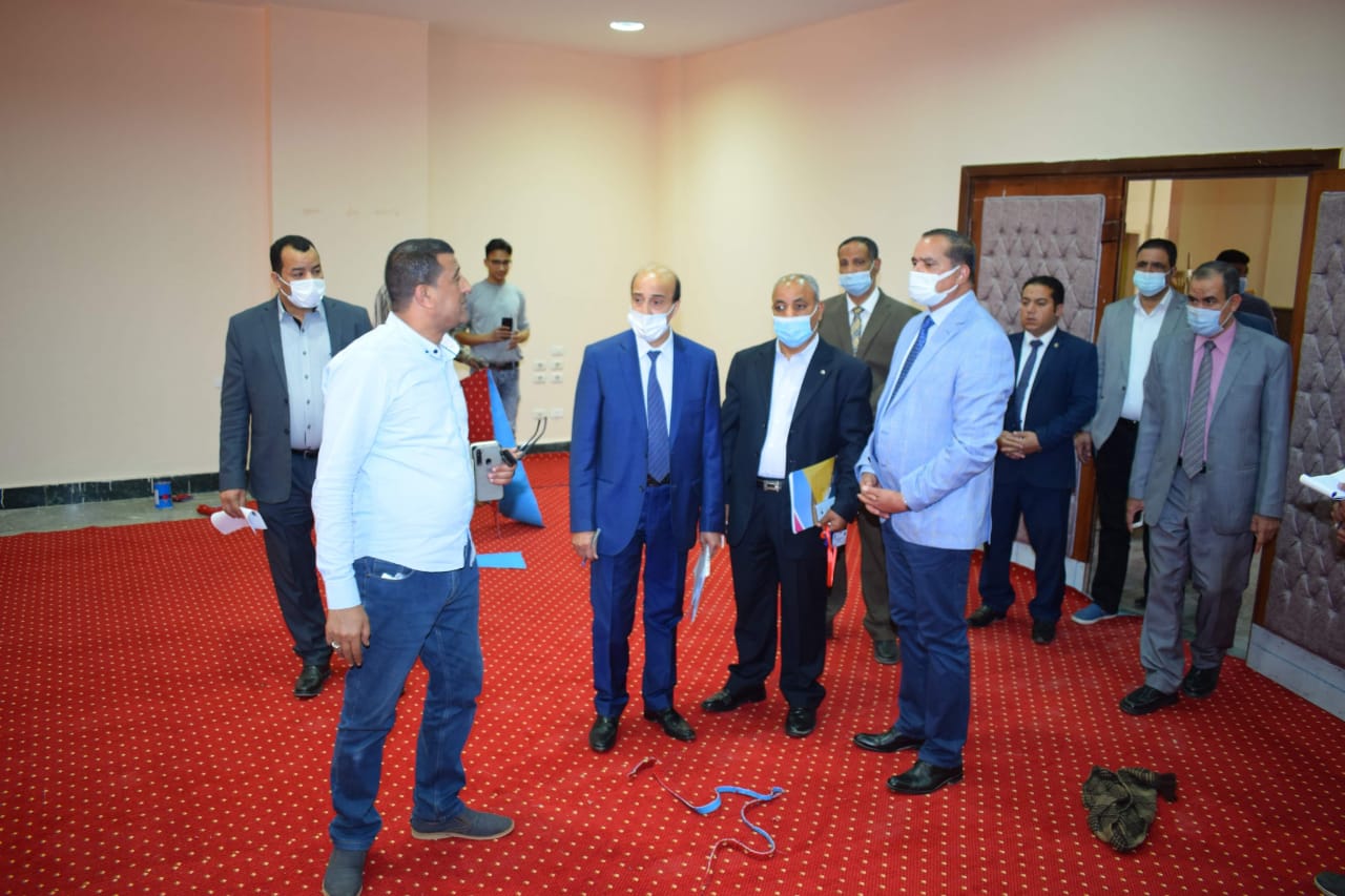 بتكلفة مليون و٣٠٠ ألف جنيه تجهيز ٤ قاعات تعليمية بآداب سوهاج