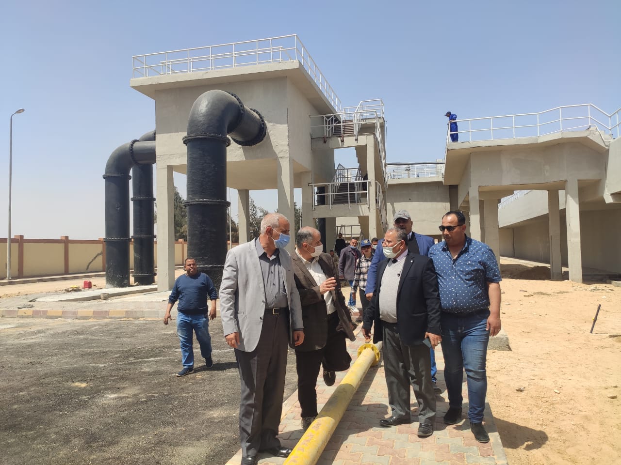 مسئولو " الإسكان" يتفقدون الوحدات السكنية ومشروعات المرافق والطرق بمدينة السادات