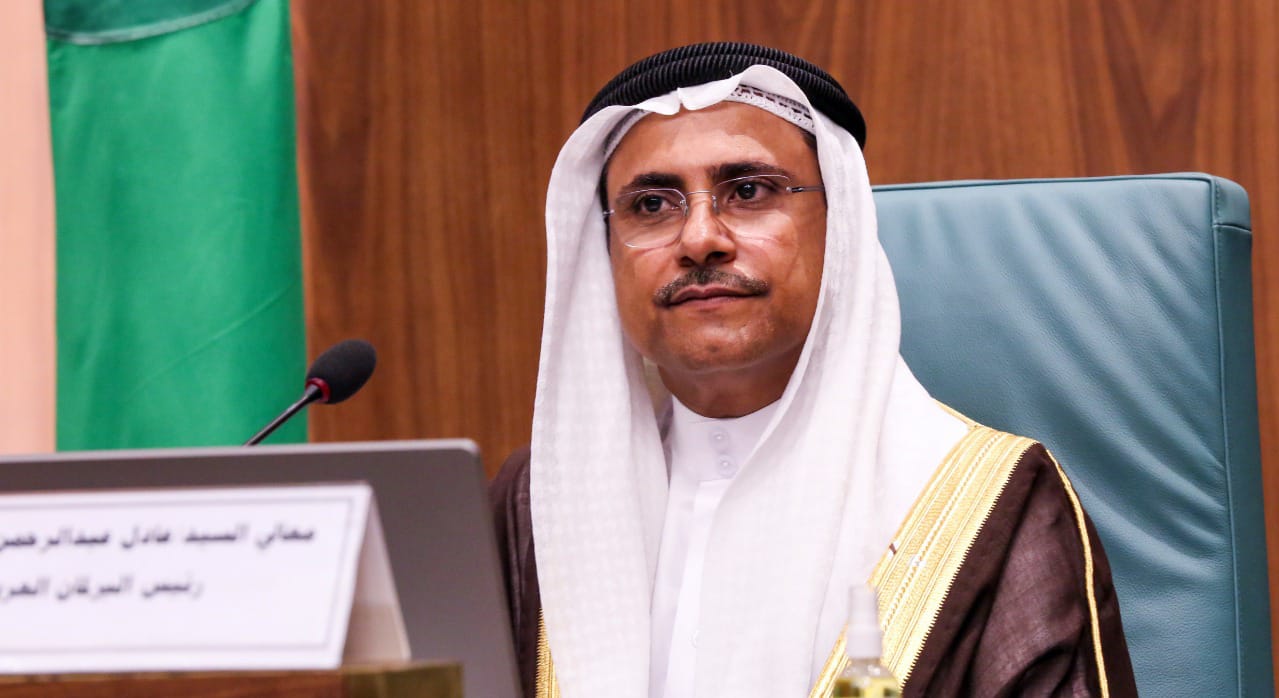 رئيس البرلمان العربي يعرب عن تفاؤله بالقرار الأمريكي الخاص باستئناف المساعدات الاقتصادية للشعب الفلسطيني