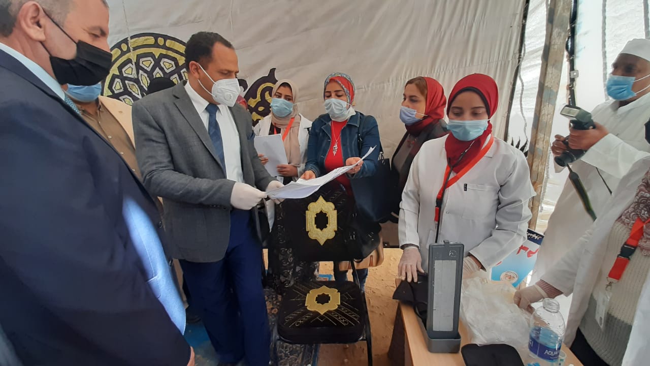 جامعة دمنهور تنفذ قافلة طبية مجانية مجمعة ضمن مبادرة حياة كريمة