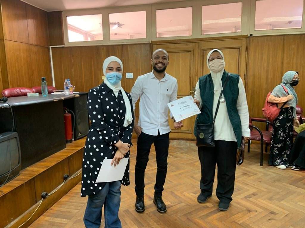 بالتعاون مع مركز التوظيف بالجامعة ورشة عمل عن كيفية صياغة السيرة الذاتية ببنات عين شمس