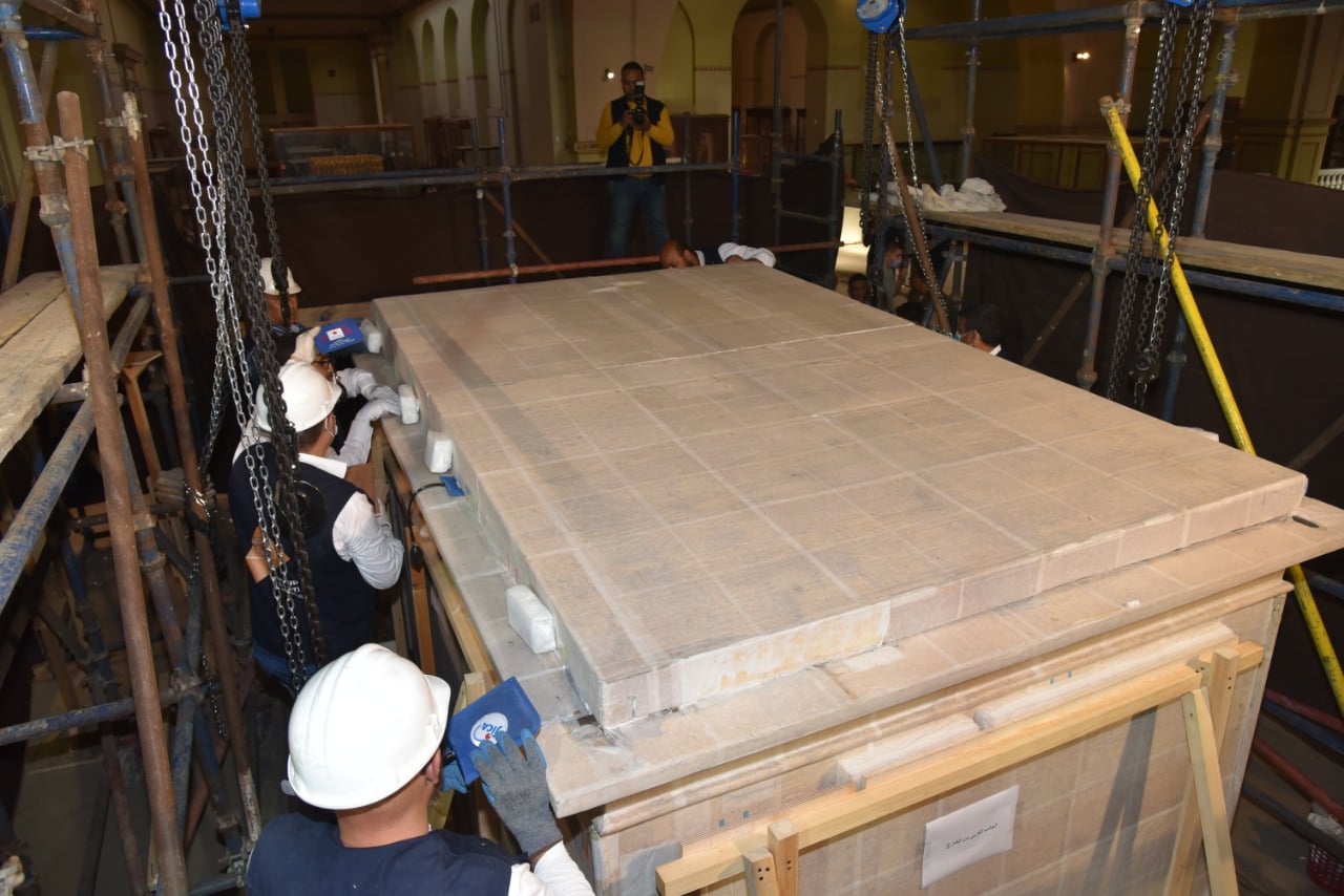 ‏المتحف المصري الكبير يستقبل المقصورة الثالثة للملك الذهبي توت عنخ آمون