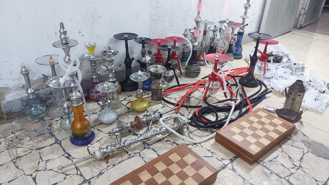 تحرير ١٢٨ محضر لعدم ارتداء الكمامة الواقية وغلق وتشميع ٨ مقاهى وورش بدمياط