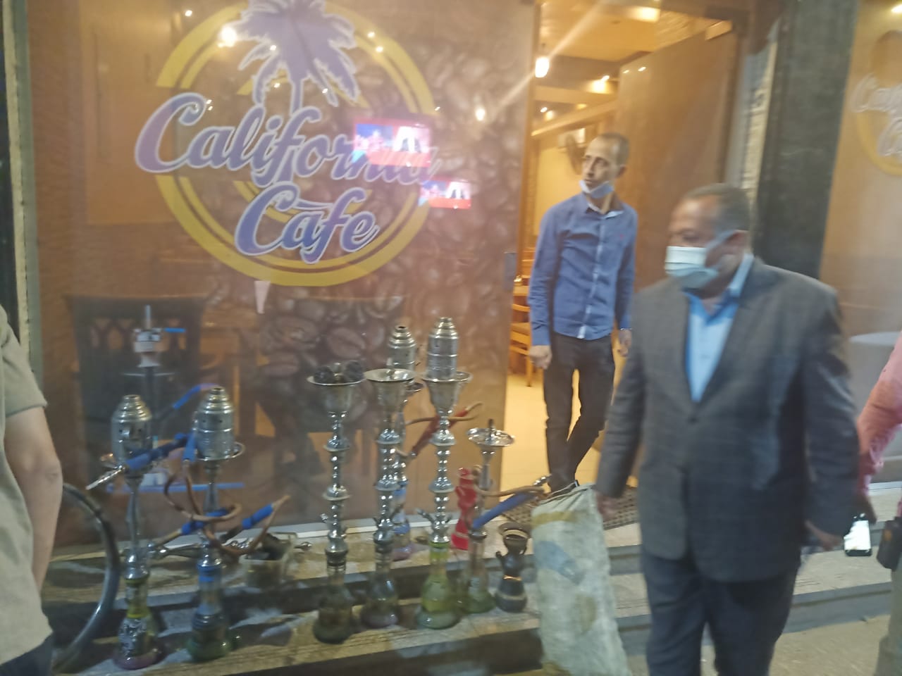 محافظ أسيوط: تكثيف الحملات الرقابية على المقاهي والمطاعم لمتابعة تطبيق الاجراءات الاحترازية