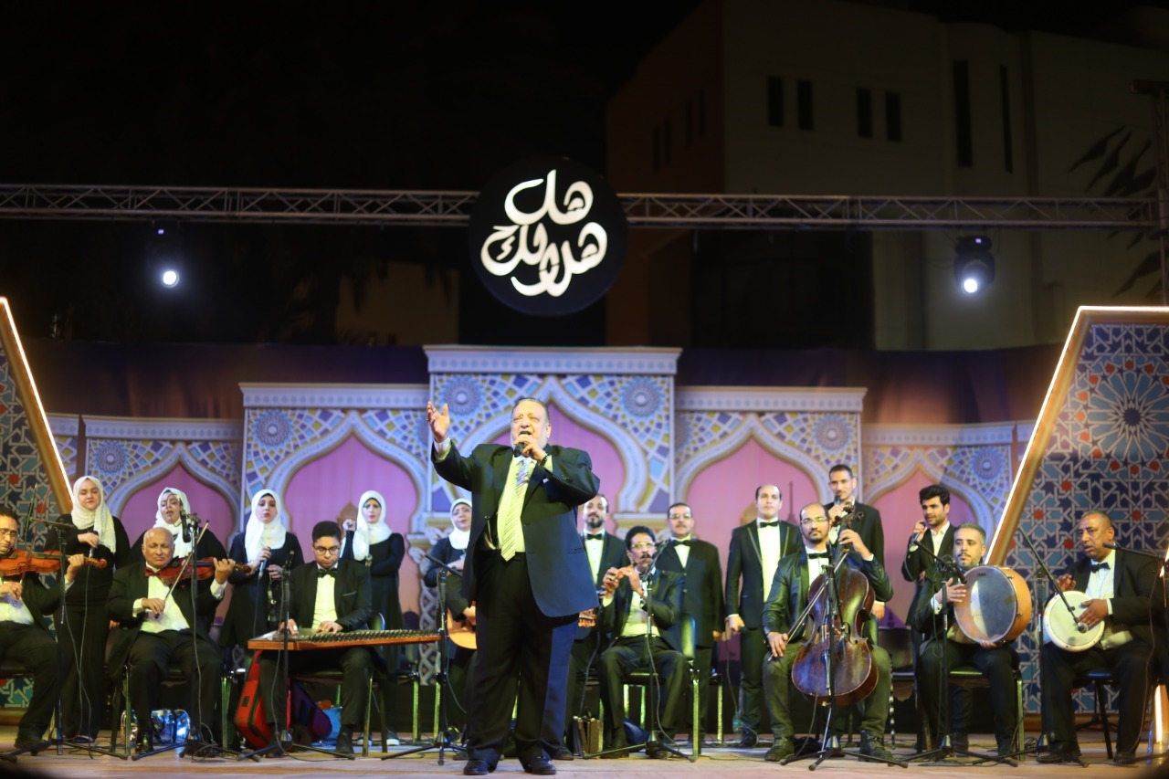 " الكحلاوي" يشدو فى حب الرسول بالليلة العاشرة لـ "هل هلالك"