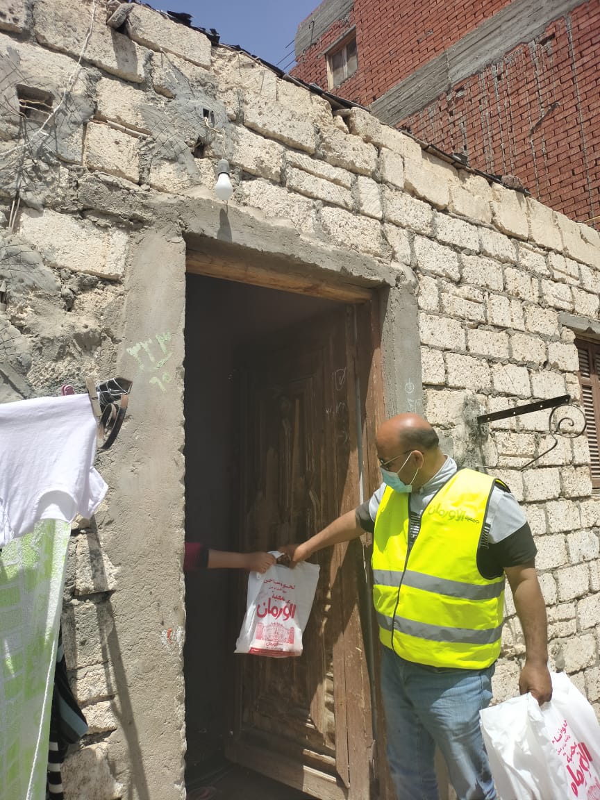 ضمن مبادرة حياة كريمة ذبح ٥ عجول وتوزيعها على الأسر الأولى بالرعاية بالبحيرة
