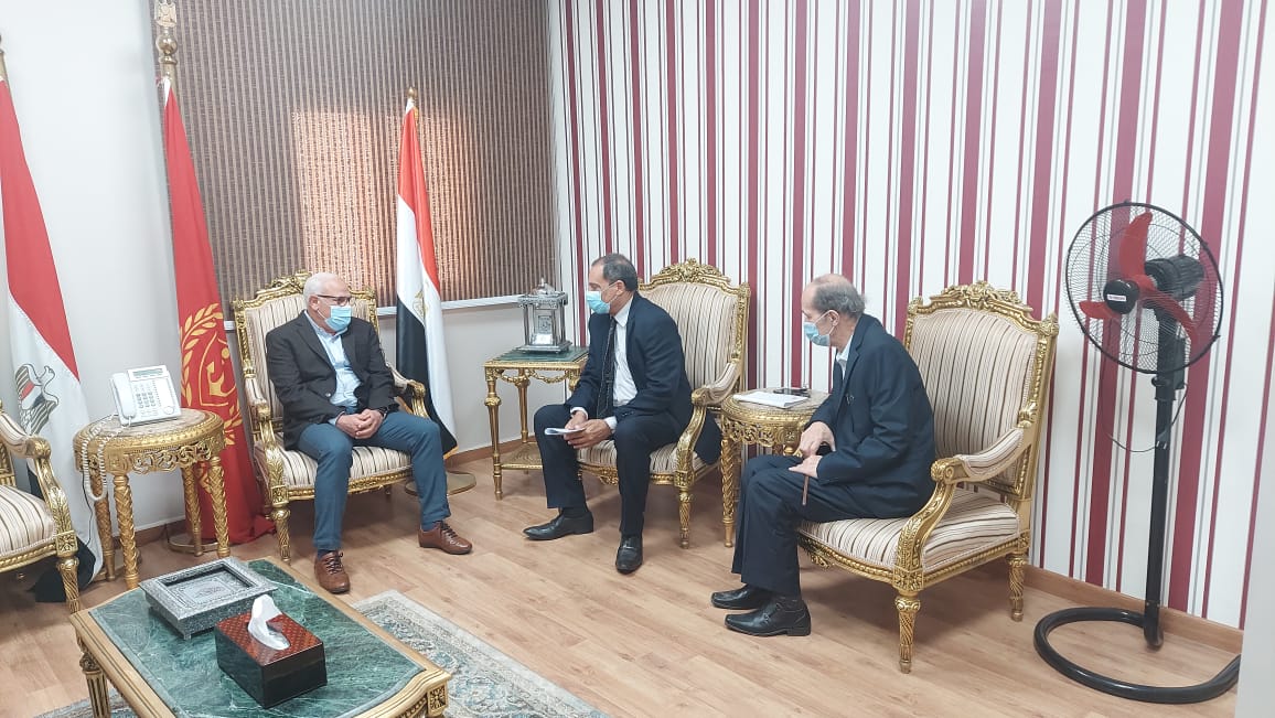 محافظ بورسعيد : وفرة كبيرة في السلع الغذائية والمواد الأساسية بالأسواق