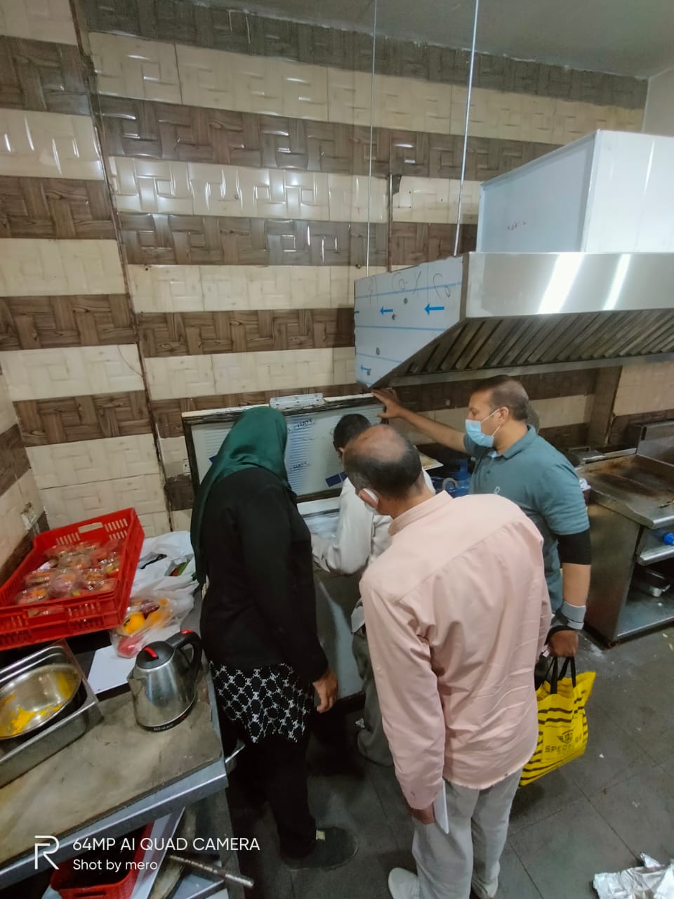 المنوفية : حملة ليلية مكبرة للتفتيش علي المحلات التجارية بشارع الجلاء البحري بشبين الكوم
