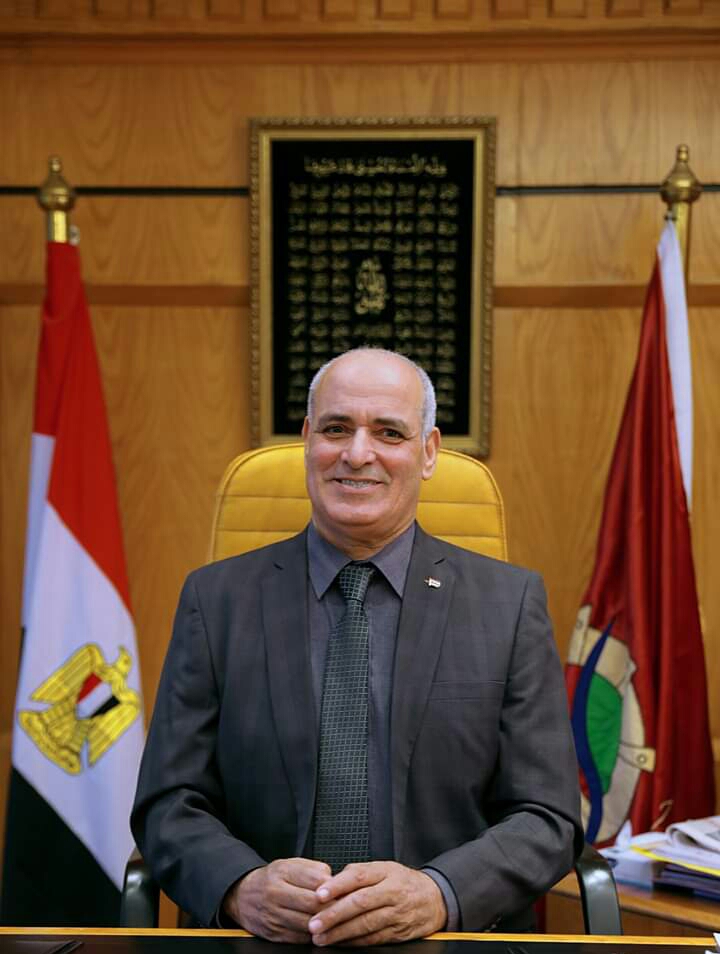 رئيس جامعة الفيوم يهنئ البابا تواضروس الثاني والمصريين الأقباط بمناسبة عيد القيامة المجيد