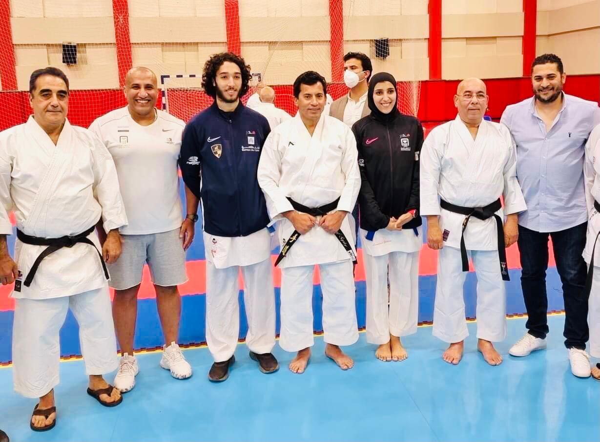أبطال منتخب الكاراتية يهدون نتائجهم بالدوري العالمي إلى وزير الشباب والرياضة