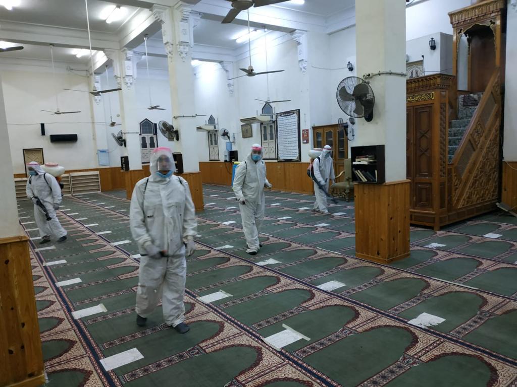 محافظ دمياط: الجيش الثانى الميدانى يواصل أعماله بمحافظة دمياط بتطهير وتعقيم دور العبادة بكفر سعد