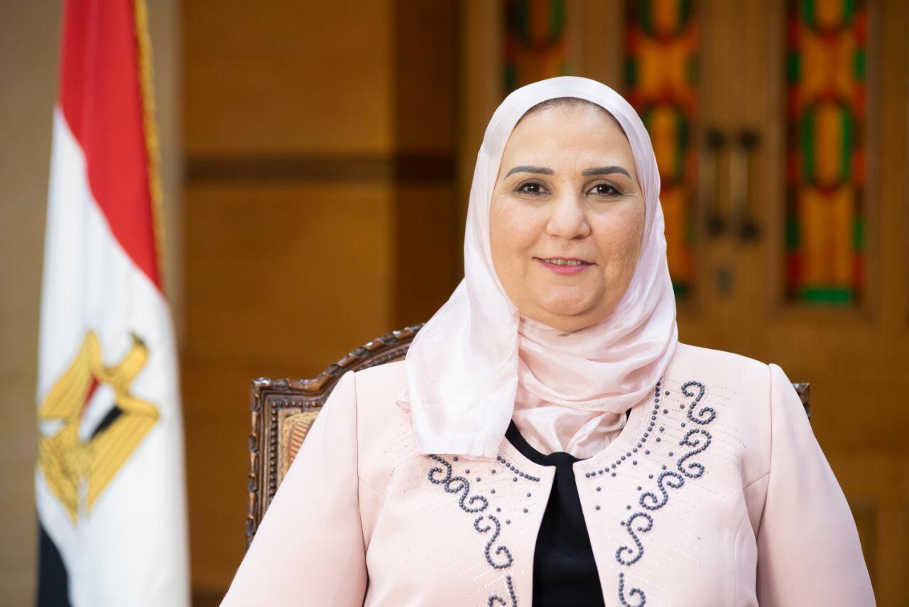 وزيرة التضامن الاجتماعى توجه بصرف 1800 جنيه مكافأة استثنائية لجميع الرائدات المجتمعيات..الأربعاء