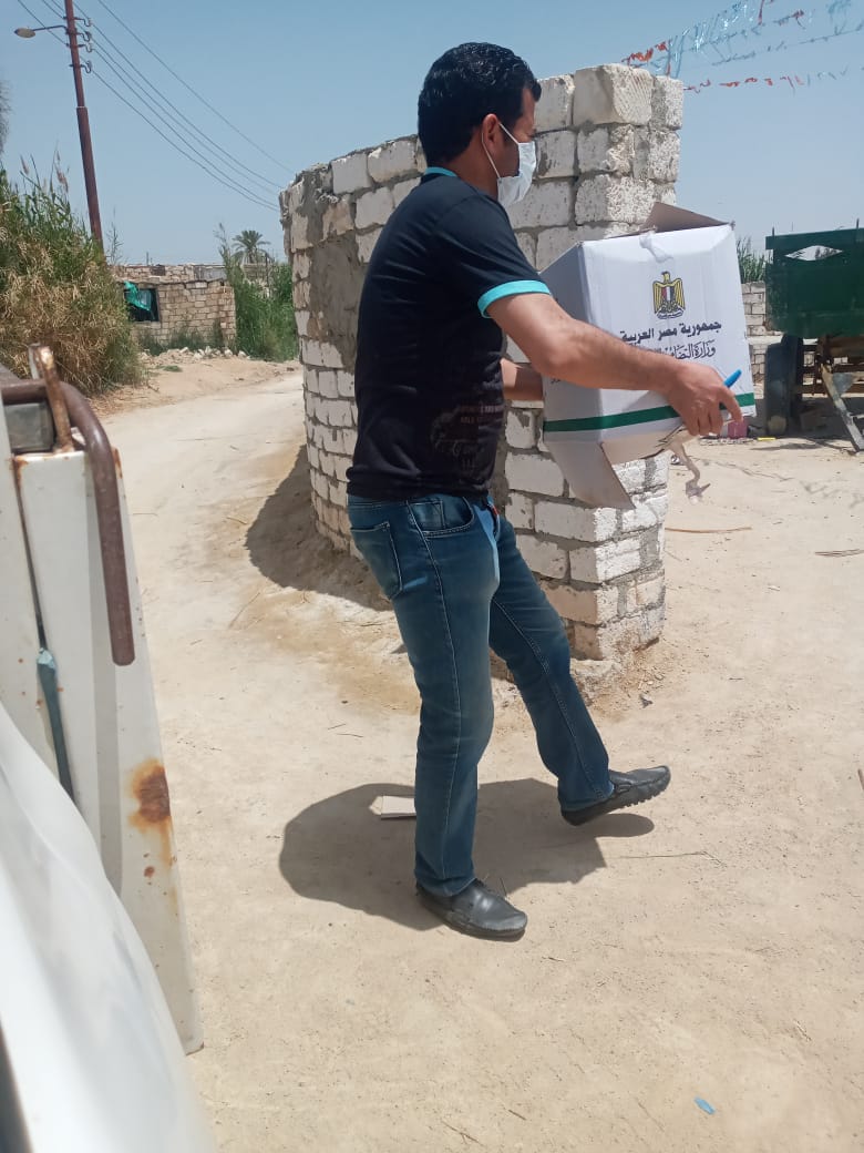 توزيع المواد الغذائية على مستحقيها بقرى ونجوع مبادرة حياة كريمة بكفر الدوار ووادي النطرون بالبحيرة