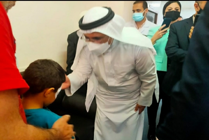 رئيس البرلمان العربي يطمئن على الجرحى والمصابين الفلسطينيين بمستشفى معهد ناصر بمصر