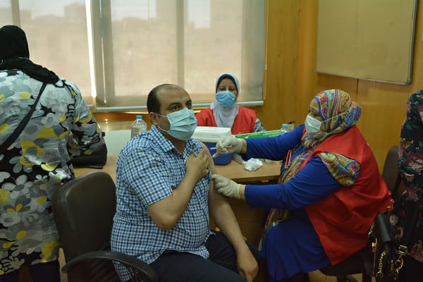 جامعة الفيوم تبدأ حملة تطعيم لقاح فيروس كورونا للسادة أعضاء هيئة والعاملين