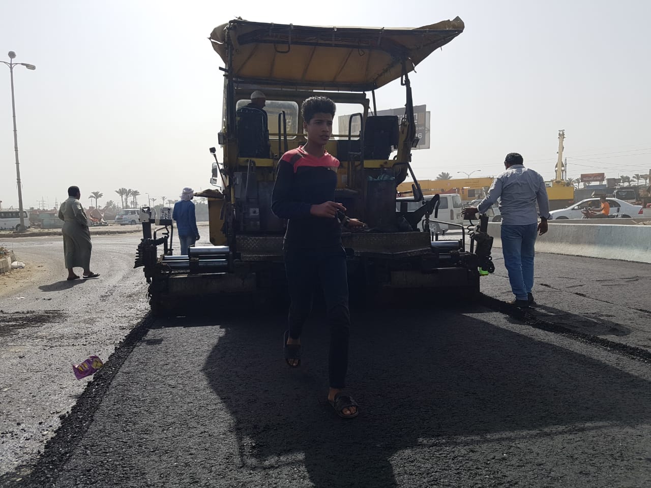 رئيس جهاز "دمياط الجديدة" يتفقد أعمال رفع كفاءة وتطوير الطريق الرئيسى الواصل بين المدينة والميناء