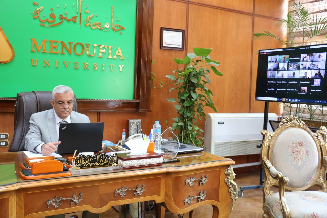 رئيس جامعة المنوفية يشارك في فعاليات مؤتمر الجامعات العربية ودورها في مواجهة جائحة كورونا "أون لاين"