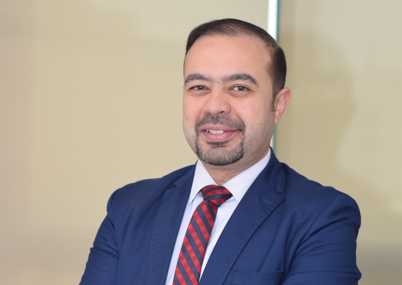 أحمد عاصم يوضح خطوات عملية الحقن المجهري