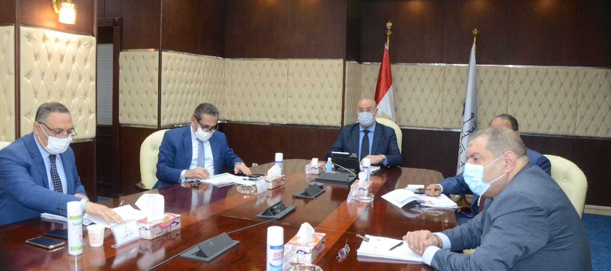 وزير الإسكان يبحث مع ممثلى جهات الدولة المختلفة سبل تعظيم الاستفادة من أراضى الدولة.. واستغلالها بالشكل الأمثل