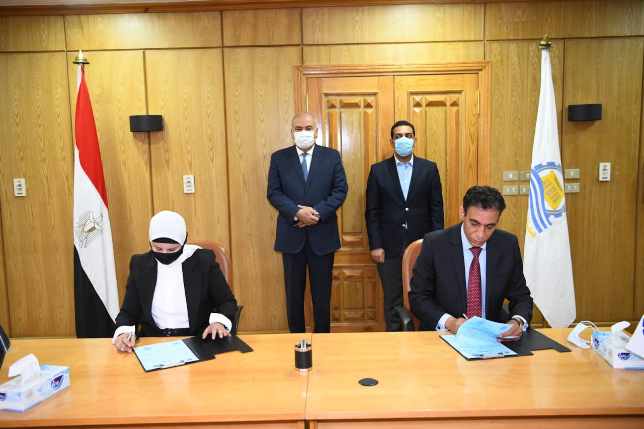محافظ قنا ومساعد وزير الخارجية يشهدان توقيع بروتوكول تعاون بهدف تقديم خدمات قنصلية لأبناء قنا