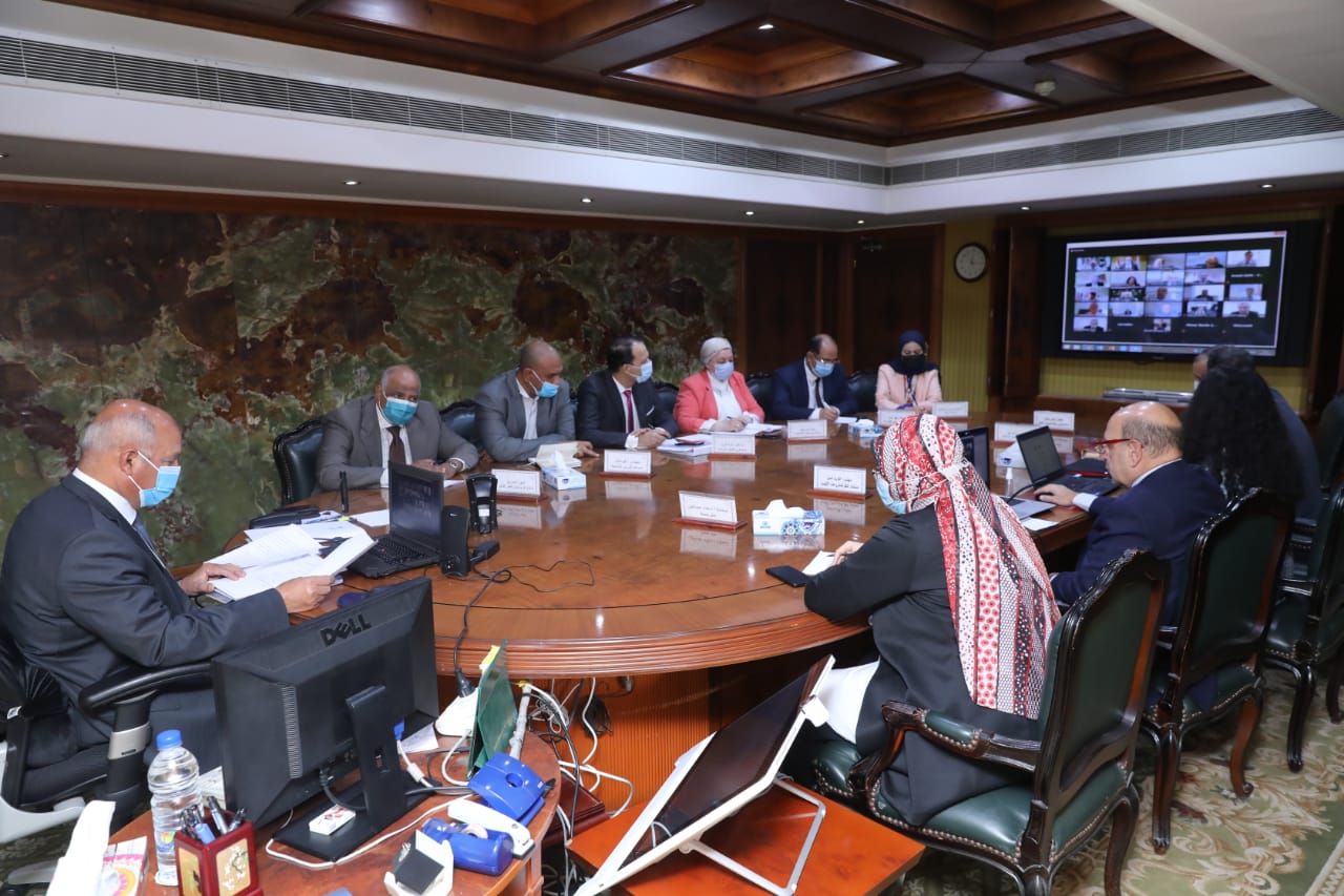 وزير النقل يشارك عبر الفيديو كونفرانس في الاجتماع الاول للجنة البنية التحتية للنقل واللوجيستيات التابعة للجمعية المصرية البريطانية لرجال الأعمال والغرف التجارية