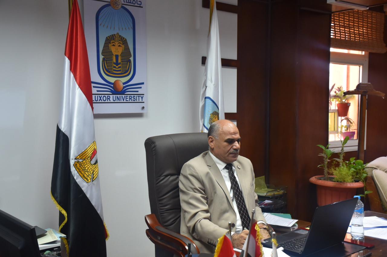 عبر الفيديو كونفرانس .. رئيس جامعة الأقصر يشارك في اجتماع المجلس الأعلى لشئون خدمة المجتمع