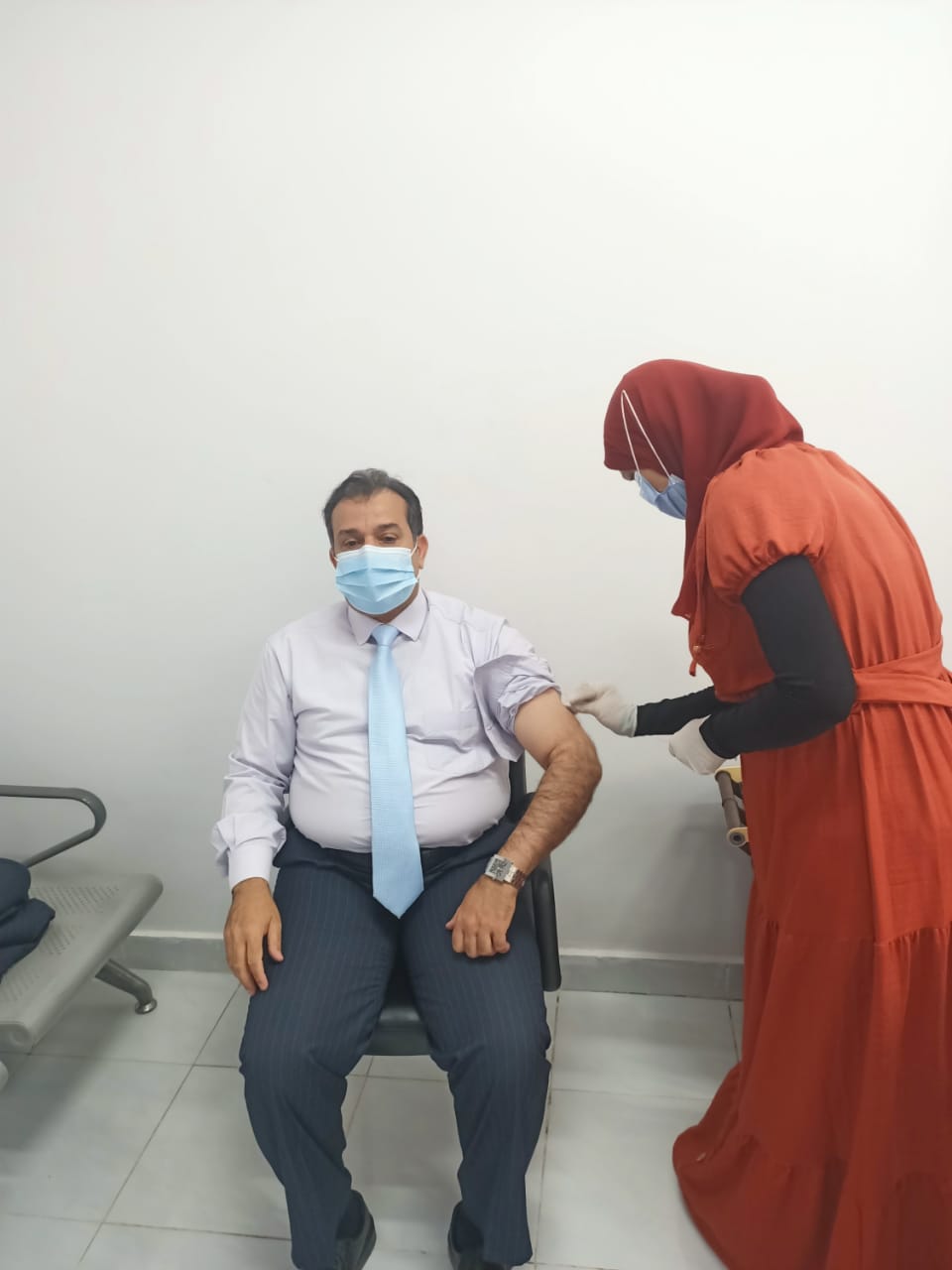 رئيس جامعة جنوب الوادى يعلن انطلاق المرحلة الثانية لحملة التطعيم بلقاح فيروس كورونا بالجامعة