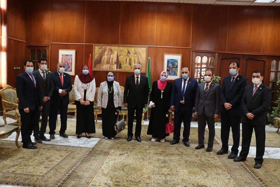 لجنة من قطاع الصيدلة فى زيارة لصيدلة المنوفية