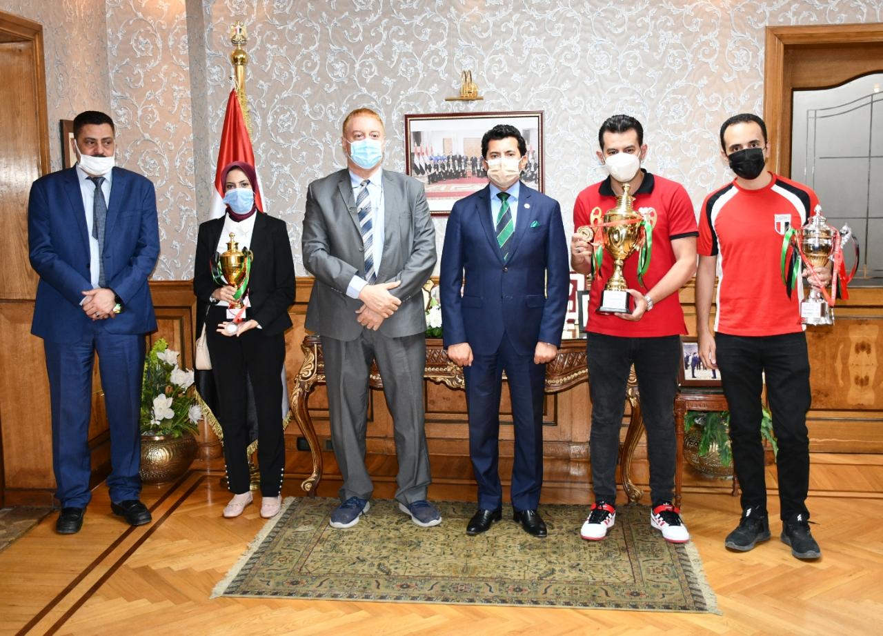 وزير الرياضة يكرم منتخب مصر للشطرنج بعد نتائجهم في البطولة الأفريقية