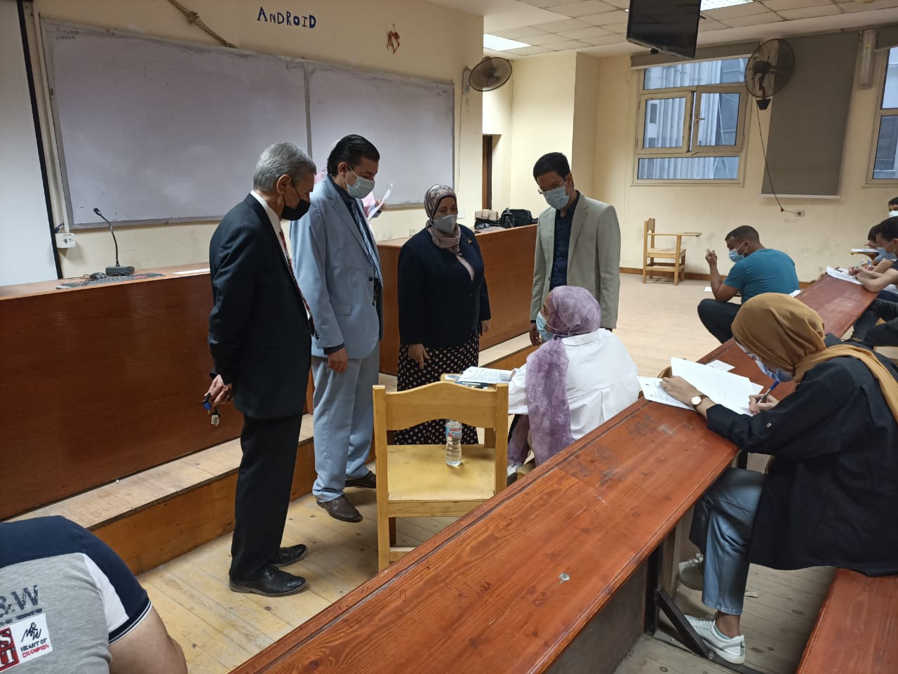 " الجيزاوى " يواصل جولاته ويتفقد الامتحانات بكليتى التربية والحاسبات