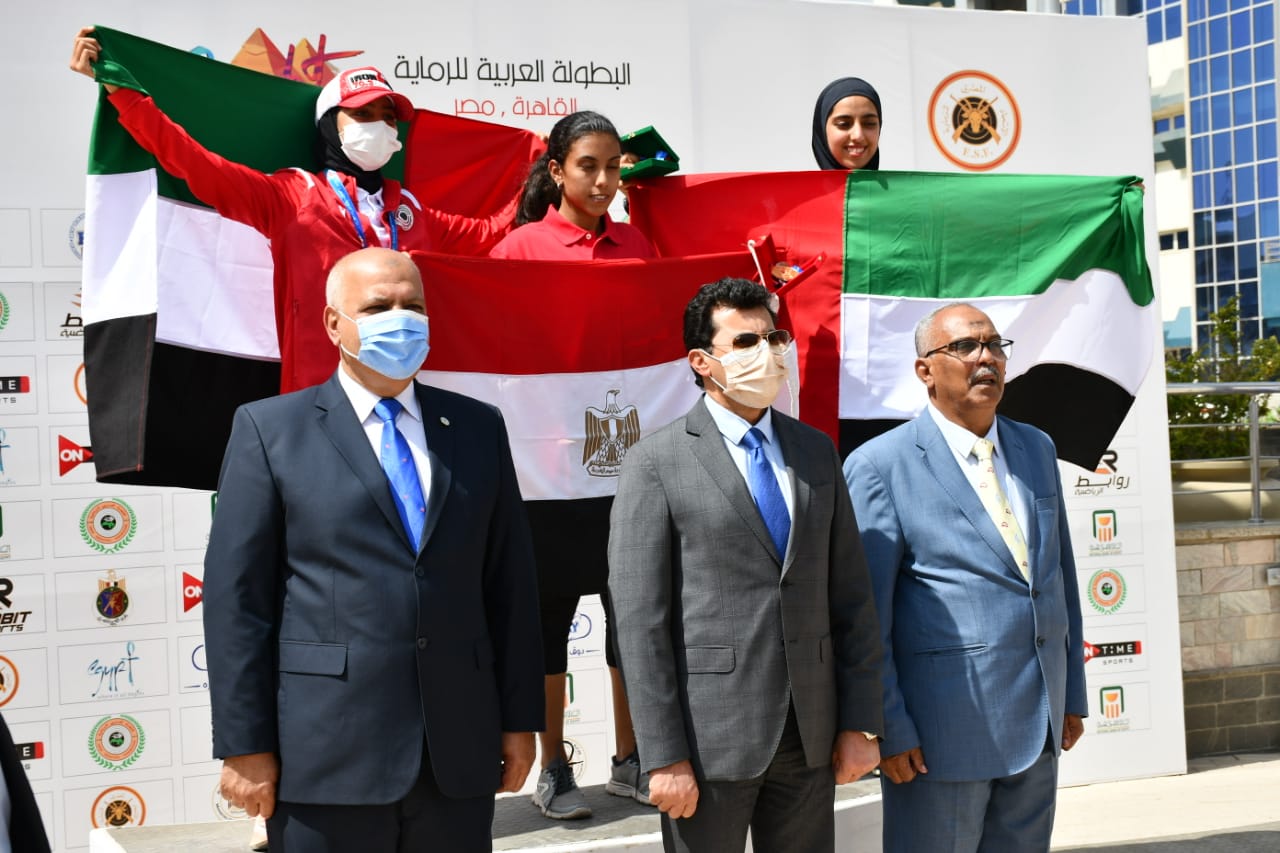 وزير الرياضة يكرم الفائزين بمنافسات تارجت سبرنت ضمن البطولة العربية للرماية