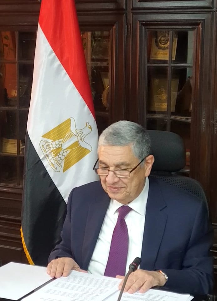 1,1مليار جنيه لتطوير شبكات توزيع الكهرباء بقطاع الأقصر التابع لشركة مصر العليا خلال الفترة من يوليو 2014 حتى 2021