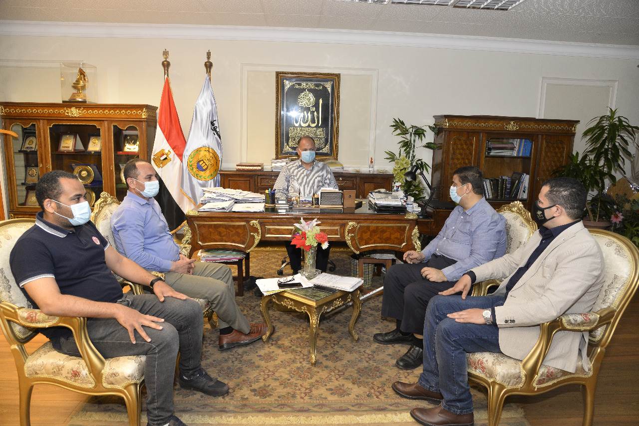 محافظ أسيوط يلتقي عددا من أعضاء مجلسي الشيوخ والنواب ويؤكد على ضرورة تكاتف الجهود لتحقيق آمال وطموحات المواطن الأسيوطي