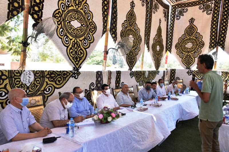 : محافظ الشرقية يعقد حواراً مجتمعياً مع أهالي قرى مركز الحسينية ويؤكد أن المبادرة الرئاسية ( حياه كريمة) لتطوير الريف المصري حلم يتحقق على