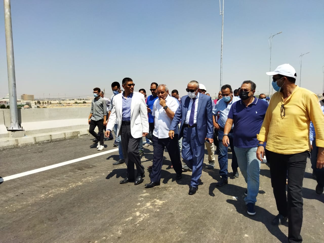 مسئولو "الإسكان" يتفقدون مشروع كوبري ونفق جارٍ تنفيذهما لتيسير الحركة المرورية بمنطقة تقاطع طريق الواحات مع الطريق الدائرى