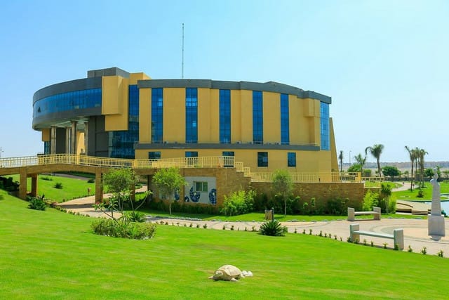 كلية طب الفم والأسنان بجامعة بدر تحذر من 30 عادة خاطئة تدمر صحة الفم والأسنان