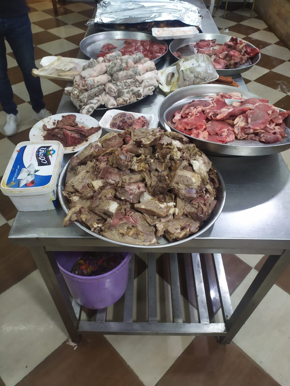 إعدام ١٥٠ كجم من اللحوم والدواجن غير صالح للإستهلاك الآدمي بمطروح