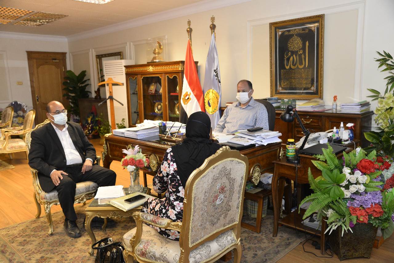 محافظ أسيوط يوجه بمتابعة المشروعات ورفع كفاءة منظومة النظافة التجميل وإزالة الاشغالات والتعديات بمناسبة العيد