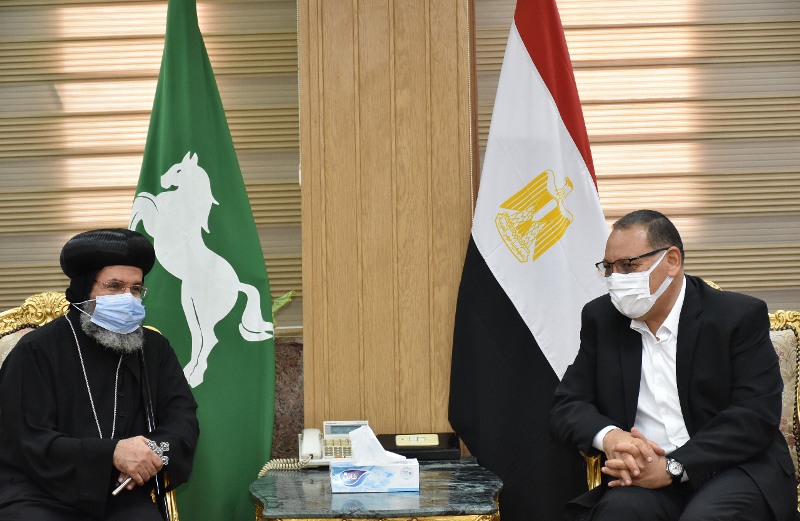 محافظ الشرقية يستقبل أسقف ميت غمر وبلاد الشرقية والوفد الكنسي المرافق له لتقديم التهنئة بمناسبة عيد الأضحى المبارك